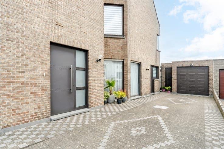 Family home with 3-4 bedrooms and green views in Kerksken