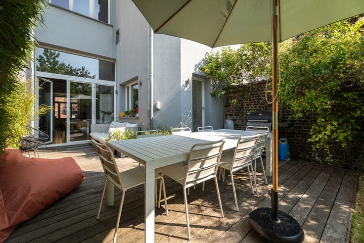 Magnificent 5/6-Bedroom Townhouse with Garden & Garage!
