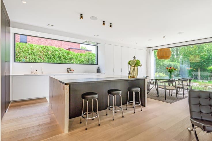 High-end architectural villa in a quiet cul-de-sac