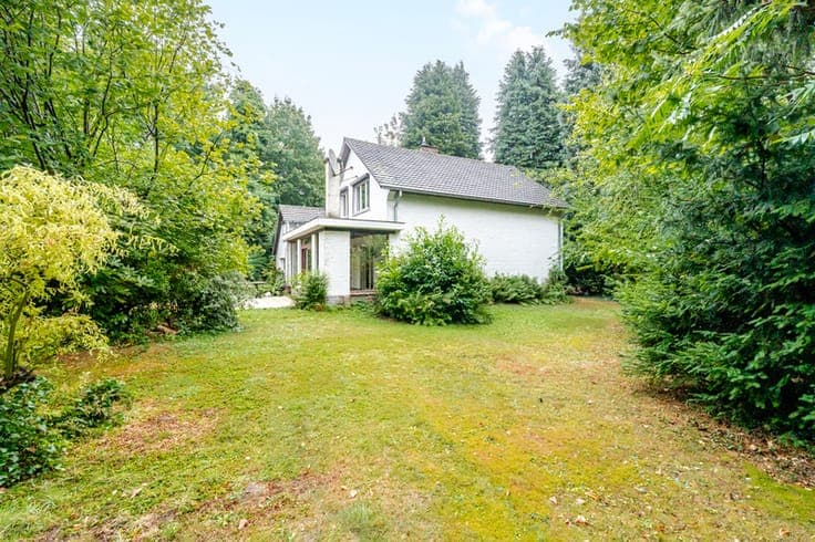 Detached house with wooded land in Wezembeek