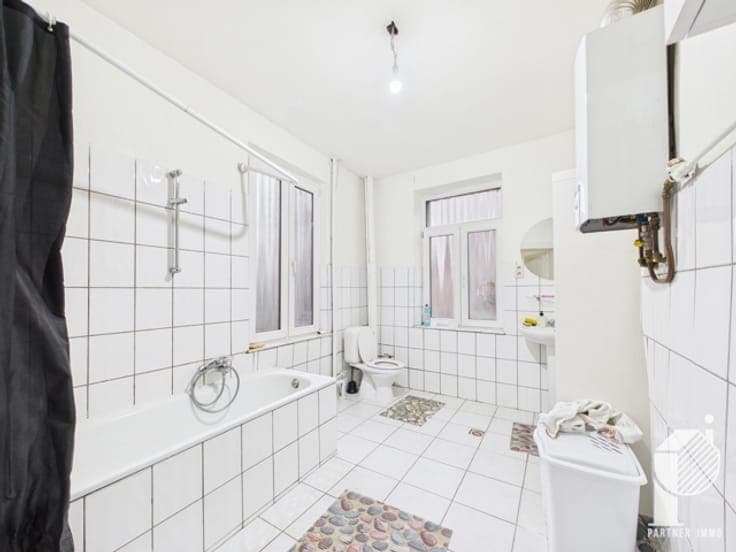 Investment property – 3 apartments + 1 commercial unit