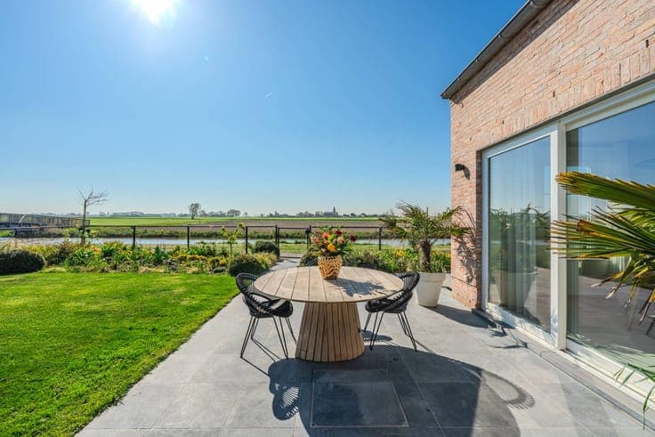 Beautiful 3 bedroom home with unique open views!