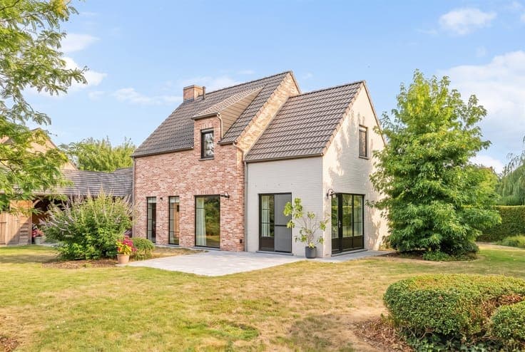 Stylish parsonage in a quiet location