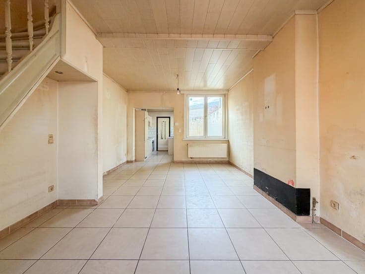 Te koop, te renoveren woning met stadskoertje te Sint-Ama...