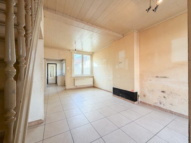 Te koop, te renoveren woning met stadskoertje te Sint-Ama...