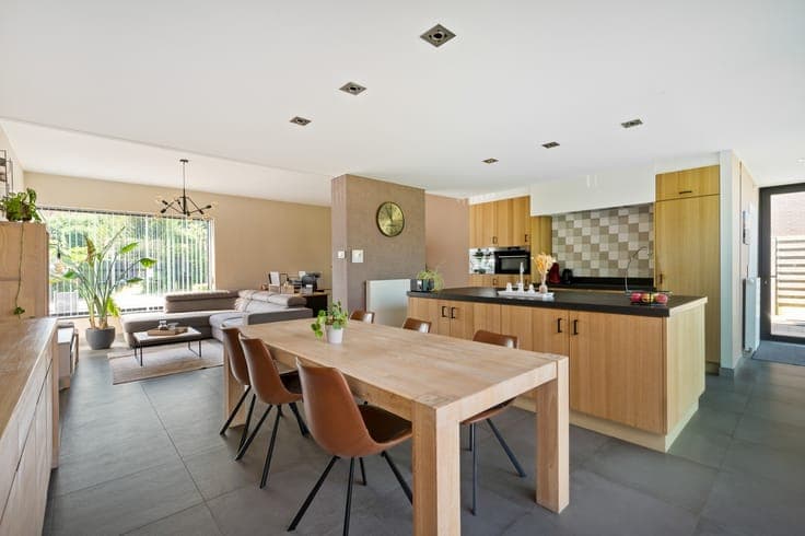 Instapklare, gerenoveerde woning met garage op toplocatie...