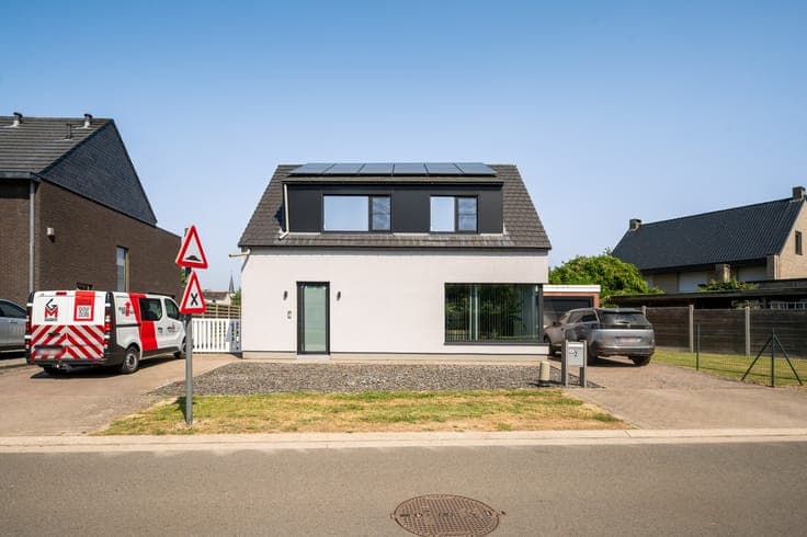 Instapklare, gerenoveerde woning met garage op toplocatie...