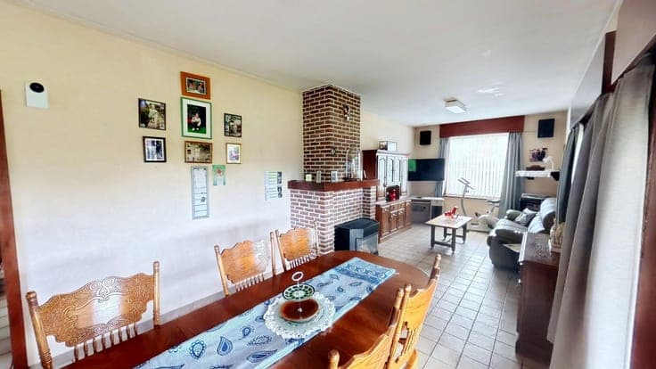 Veelzijdige woning met ruime opslagmogelijkheden te koop!