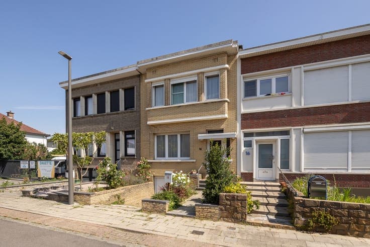 Spacious family home with 3 bedrooms and a large garden