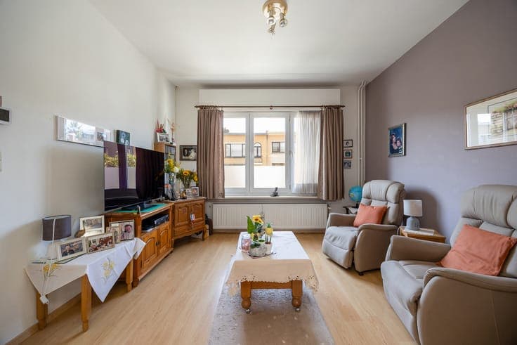 Spacious family home with 3 bedrooms and a large garden