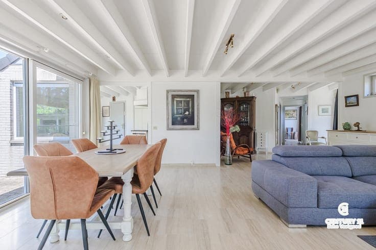 Well-maintained,energy-efficient villa with beautiful garden
