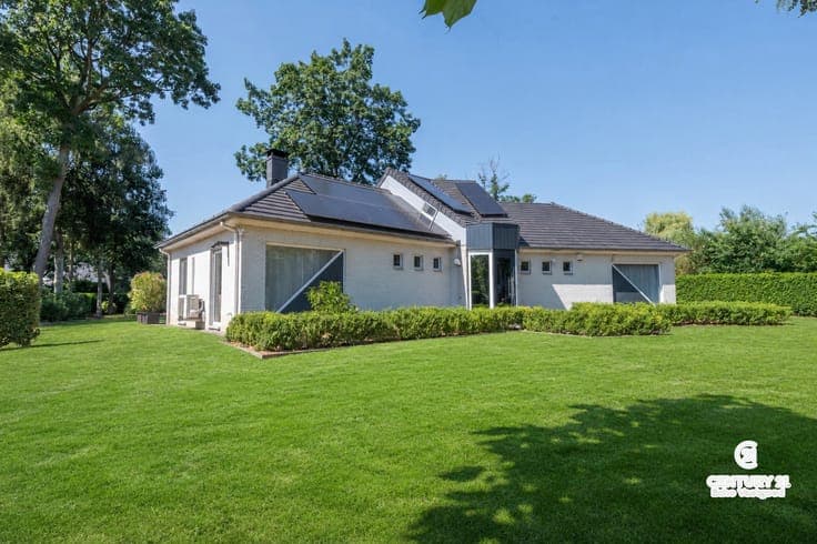 Well-maintained,energy-efficient villa with beautiful garden