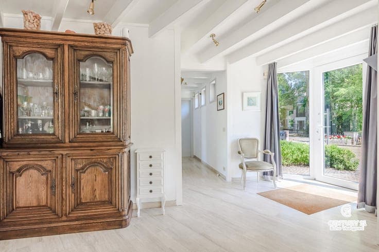 Well-maintained,energy-efficient villa with beautiful garden