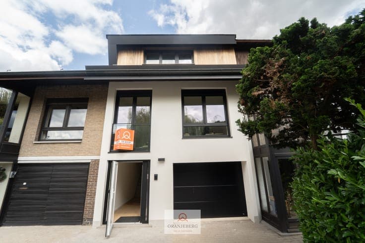Uitmuntend gelegen gerenoveerde woning !