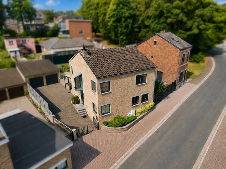 MAISON 4F - 3CH - DOUBLE GARAGE - JARDIN - VERANDA