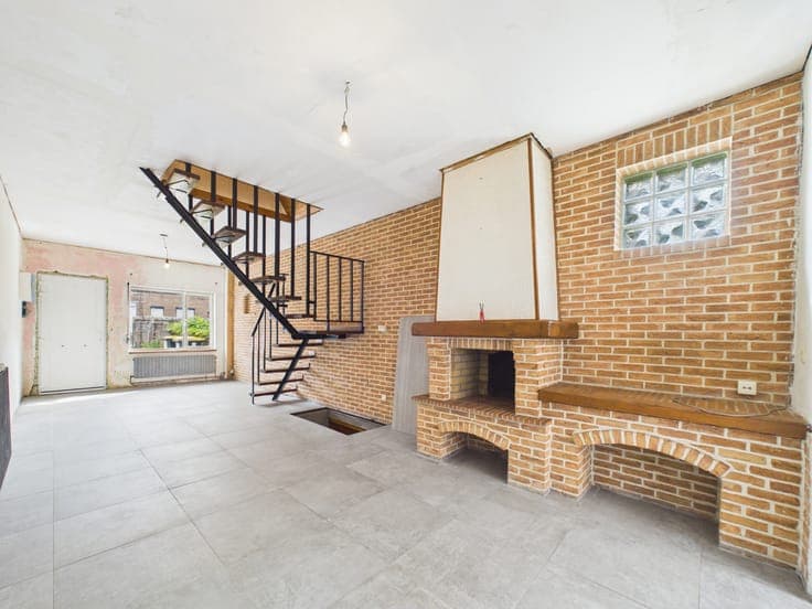 4-bedroom house with terraces and garden