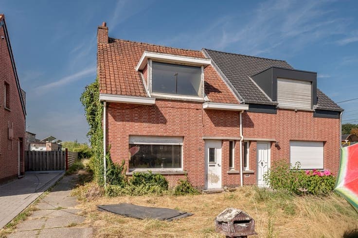 Volledig te renoveren halfopen gezinswoning op een percee...