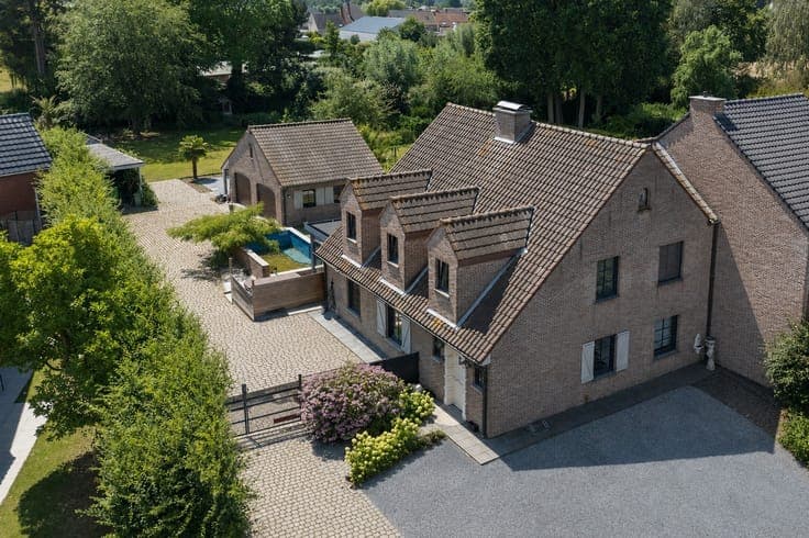 Ruime instapklare gezinswoning met 4 slaapkamers, dubbele...