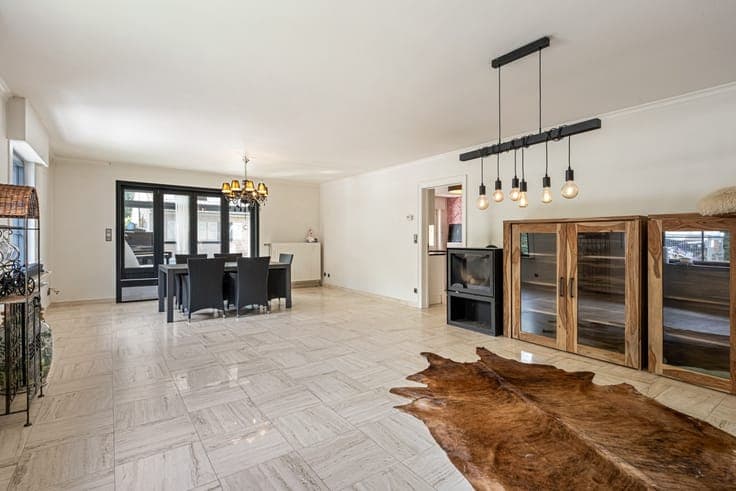 Ruime instapklare gezinswoning met 4 slaapkamers, dubbele...