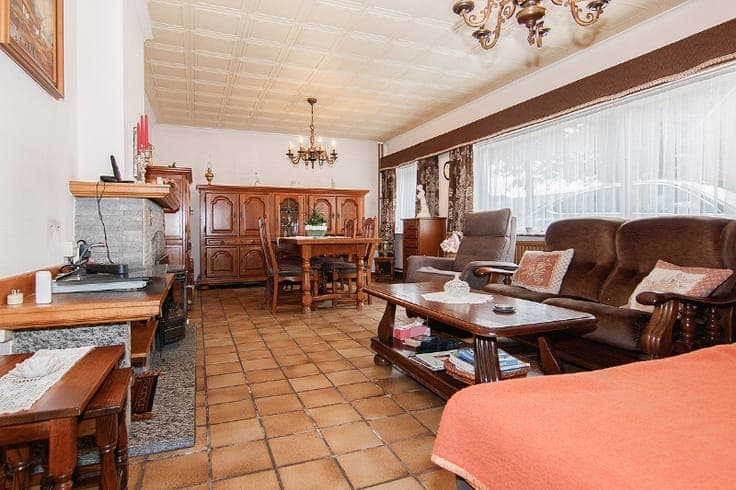 TE RENOVEREN WONING OP RUIM PERCEEL VAN BIJNA 12 ARE HALF...