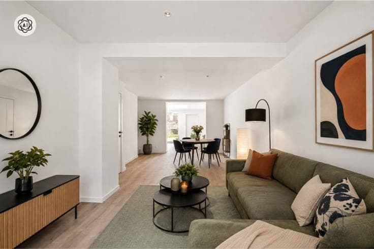 Well-located HOME with GARDEN!