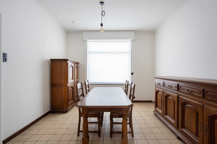 Semi-detached house with workshop in the center of Zwevegem