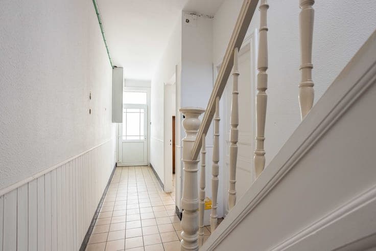 Semi-detached house with workshop in the center of Zwevegem
