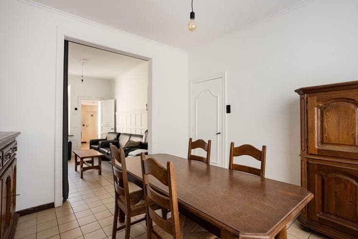 Semi-detached house with workshop in the center of Zwevegem