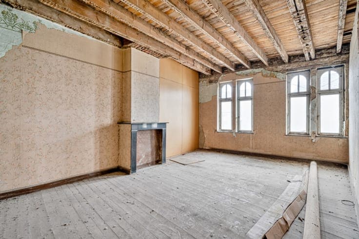 Property with commercial ground floor in prime location
