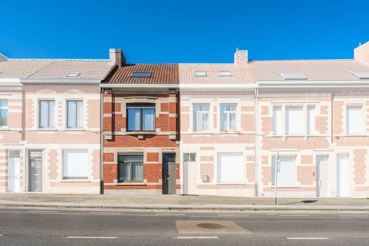 House for sale in Ypres with sunny garden and garage