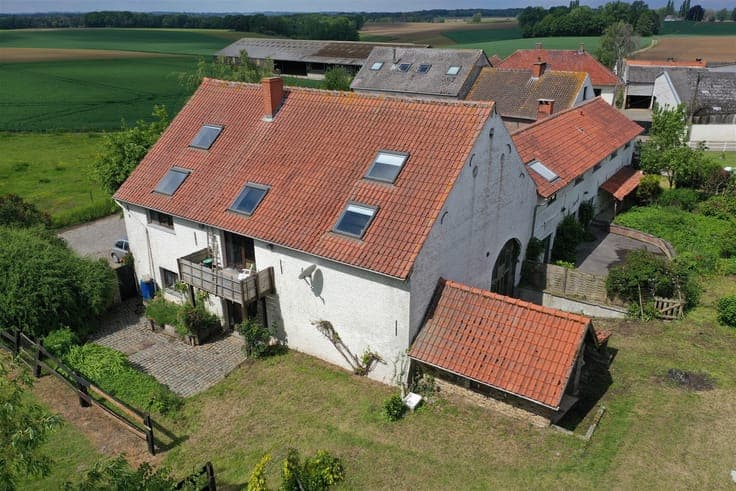 Propriété avec plusieurs logements dans un cadre verdoyant
