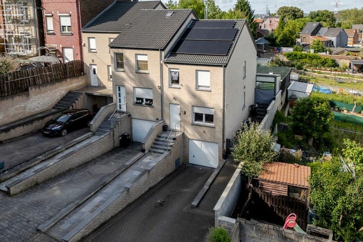 Maison 3 façades avec piscine et panneaux solaires à Seraing