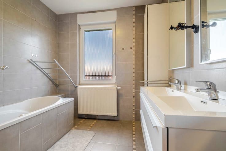 Maison 3 façades avec piscine et panneaux solaires à Seraing