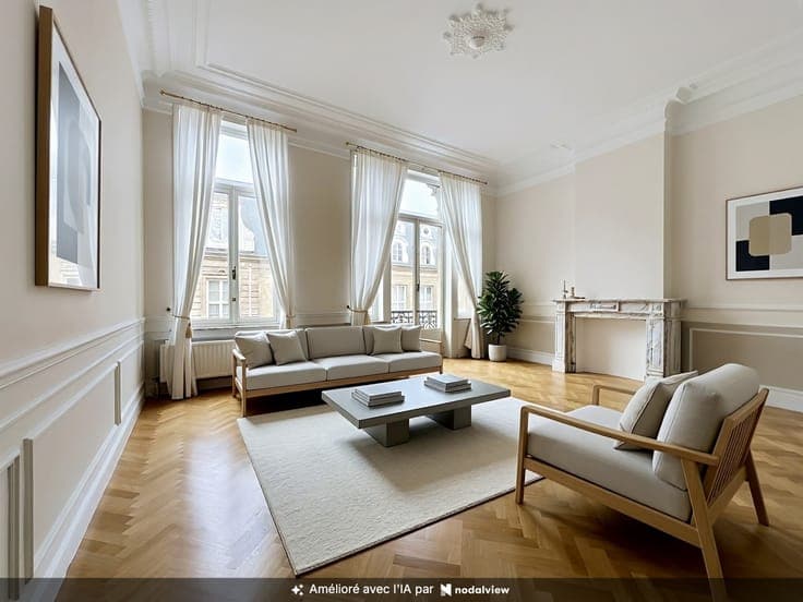 Rue aux laines: Magnificent house with garden