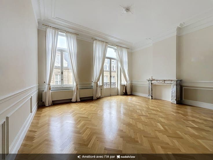 Rue aux laines: Magnificent house with garden