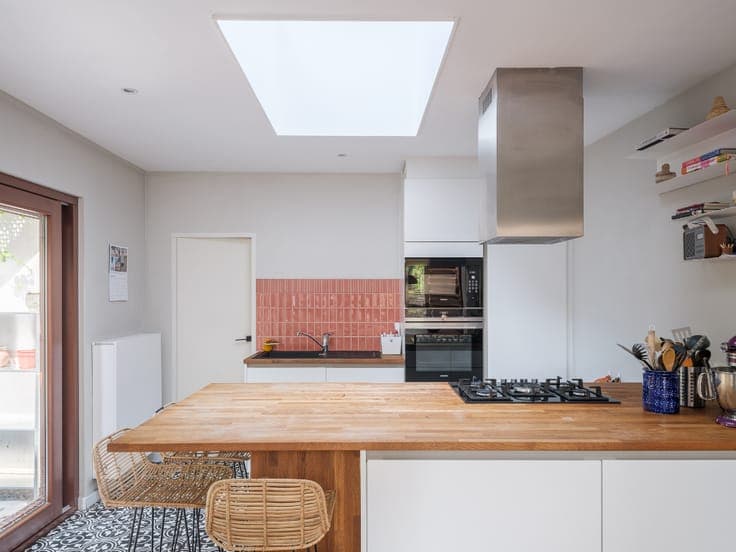 Architecturale gezinswoning met drie slaapkamers, zicht o...