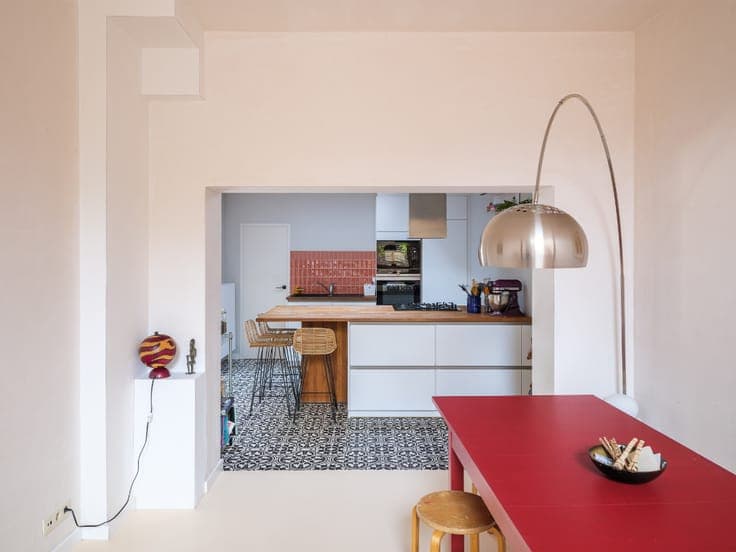Architecturale gezinswoning met drie slaapkamers, zicht o...
