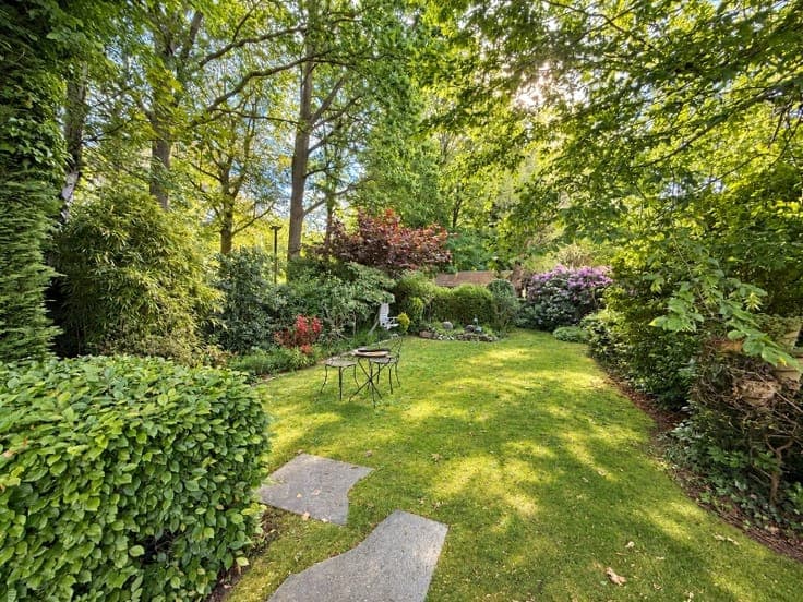 Ruime woning met kantoor en prachtige tuin op toplocatie