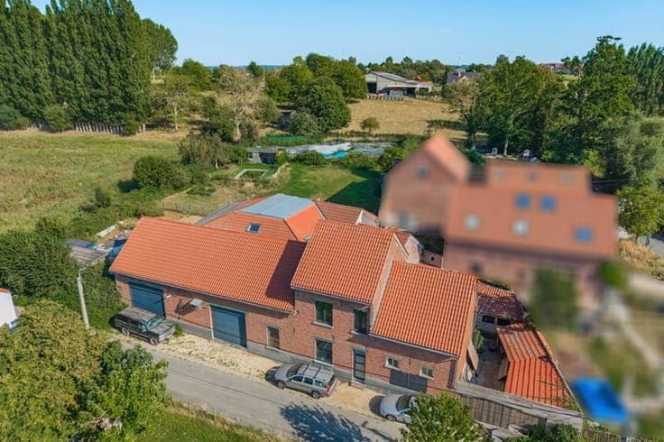 Exceptional 857 m² property complex