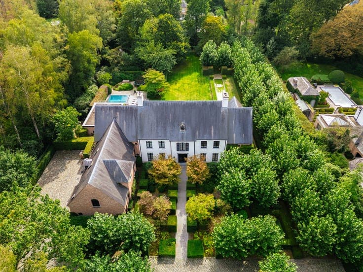 Exceptional luxury on an AAA location