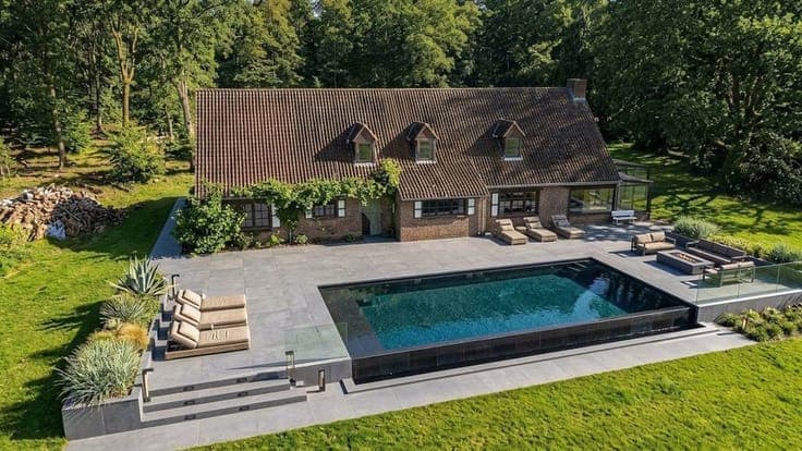 Exclusive Home on a 22,991 m² Estate in Zwevegem