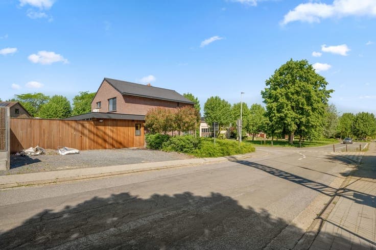 Move-in ready, energy-efficient home with pool near Leuven