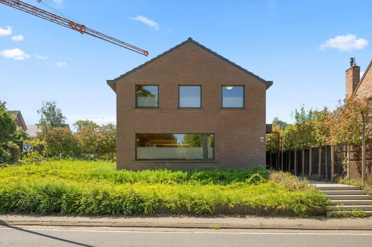 Move-in ready, energy-efficient home with pool near Leuven
