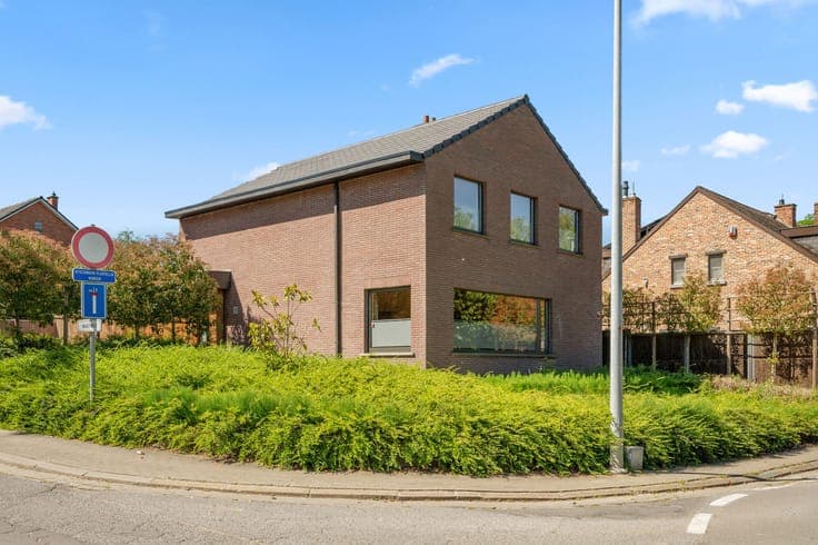 Move-in ready, energy-efficient home with pool near Leuven