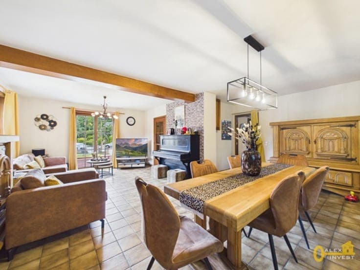 4-bedroom villa with garage and garden