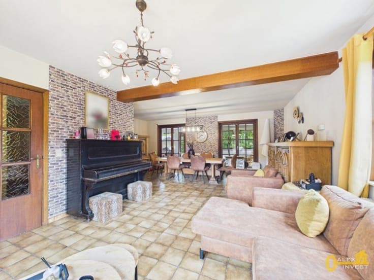 4-bedroom villa with garage and garden