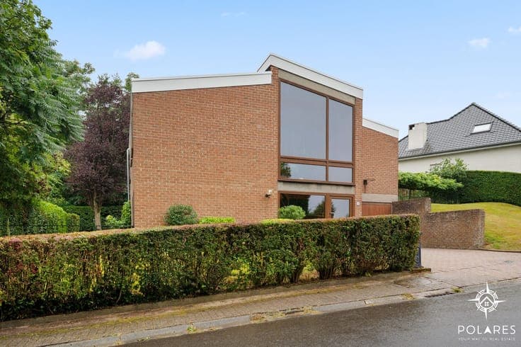 Characterful 70's home in a quiet neighborhood