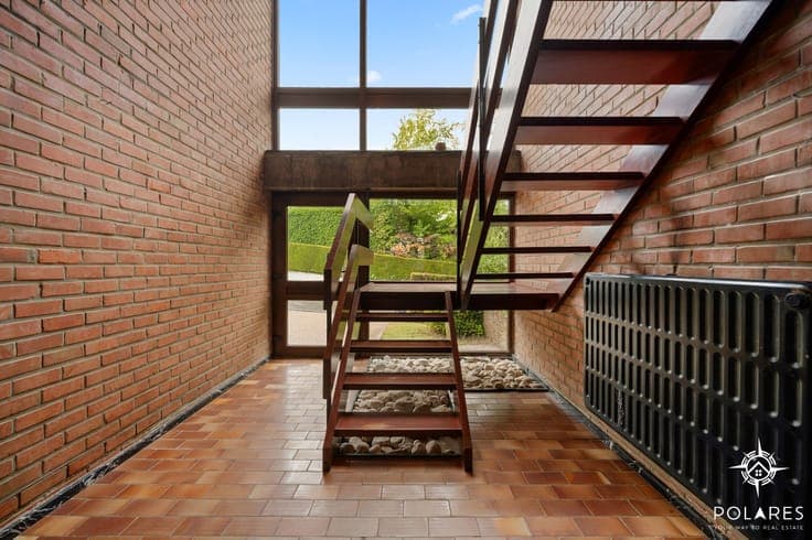 Characterful 70's home in a quiet neighborhood