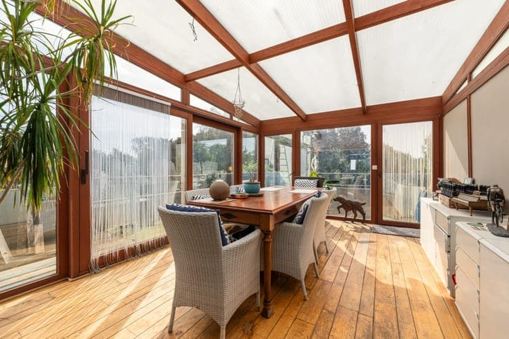Spacious house with large garden