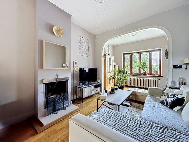 BEAUTEFUL 3 TO 4 BEDROOM HOUSE WITH OFFICE,GARDEN AND GARAGE
